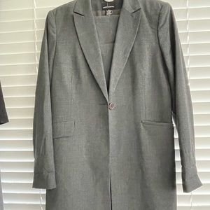 Long jacket and mini skirt suit. Grey.